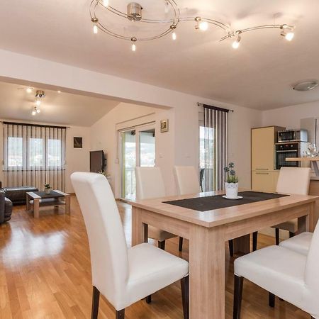 Apartment Natalie Sea View With 3 Bedrooms And Everything Is Air-Conditioned Sali Exterior photo