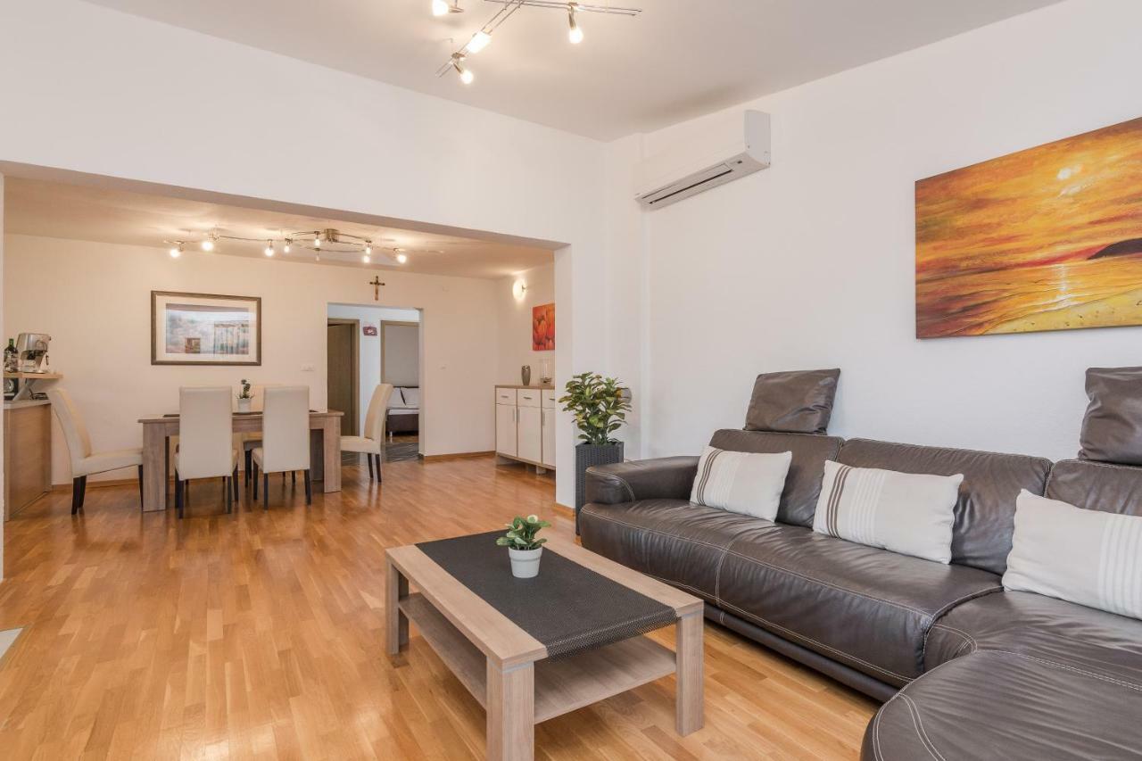 Apartment Natalie Sea View With 3 Bedrooms And Everything Is Air-Conditioned Sali Exterior photo