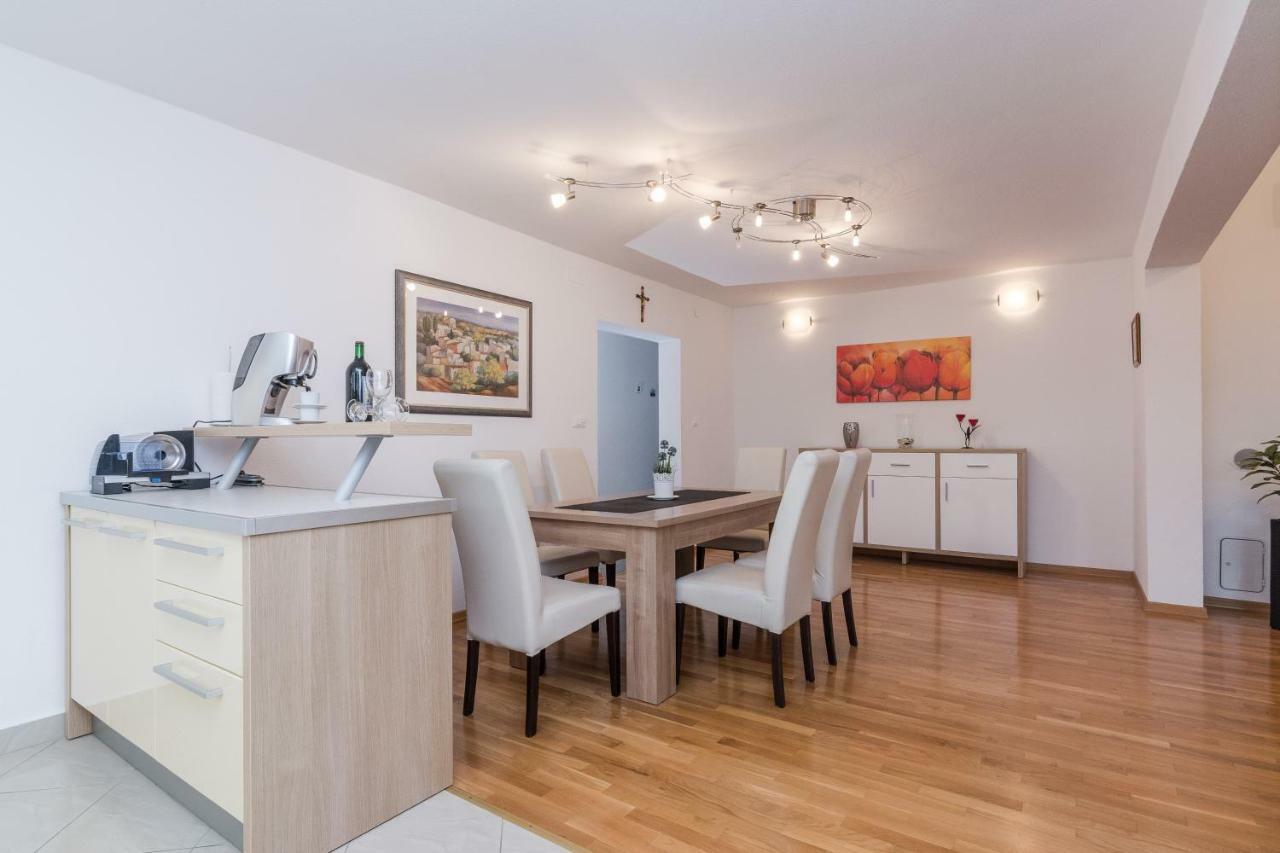 Apartment Natalie Sea View With 3 Bedrooms And Everything Is Air-Conditioned Sali Exterior photo