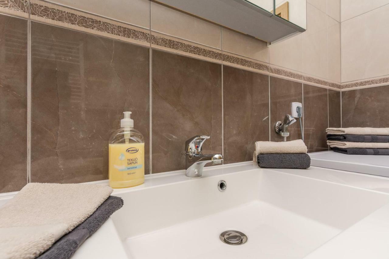 Apartment Natalie Sea View With 3 Bedrooms And Everything Is Air-Conditioned Sali Exterior photo
