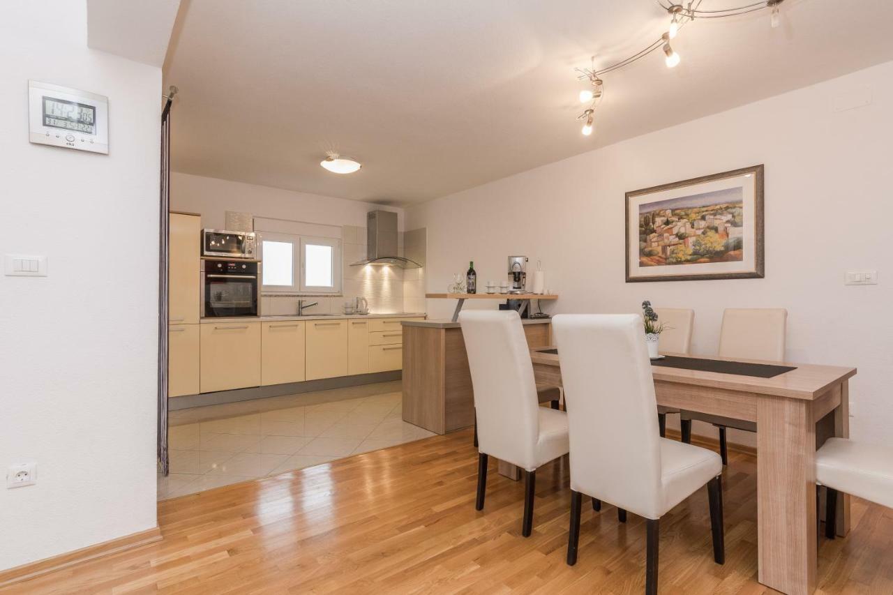 Apartment Natalie Sea View With 3 Bedrooms And Everything Is Air-Conditioned Sali Exterior photo