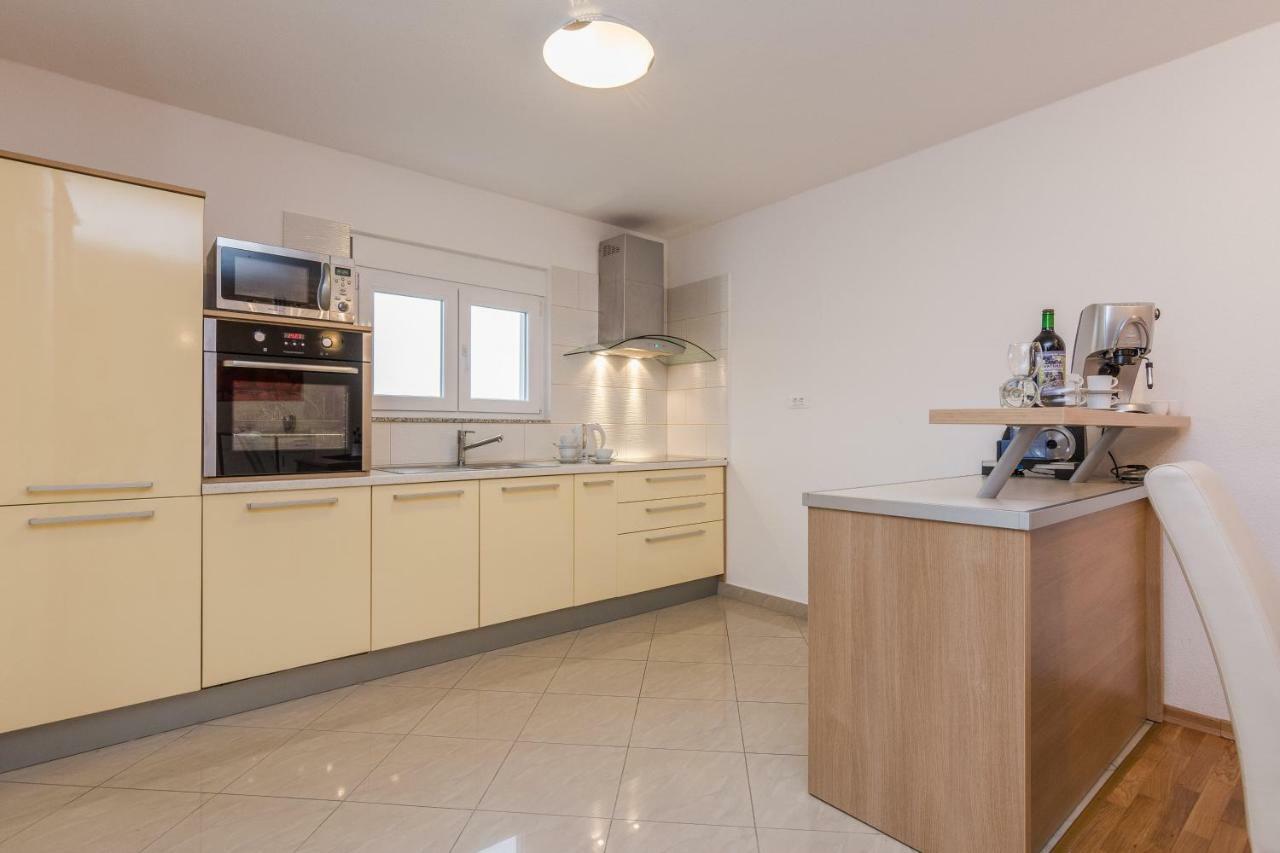 Apartment Natalie Sea View With 3 Bedrooms And Everything Is Air-Conditioned Sali Exterior photo