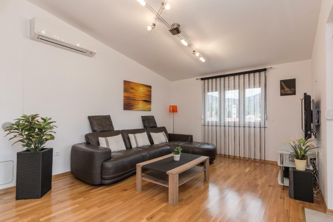 Apartment Natalie Sea View With 3 Bedrooms And Everything Is Air-Conditioned Sali Exterior photo
